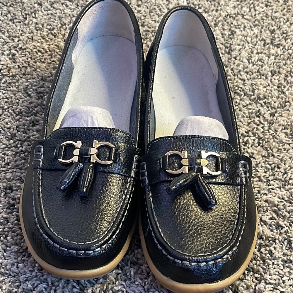 Womens shoes with Gold Accent and tassels size 44 EUR